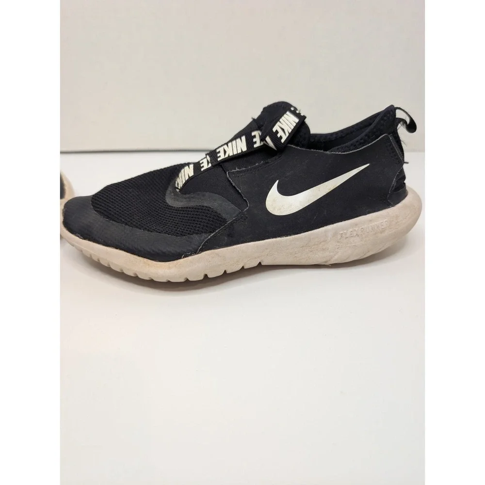 Nike Kids Flex Runner Black/White Slip-on Running‎ Shoes Size 3.5 Y